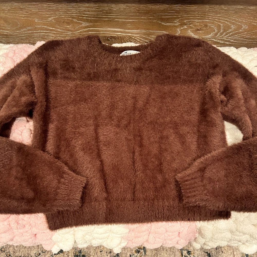 Brown cuddly Hollister sweater, size S
